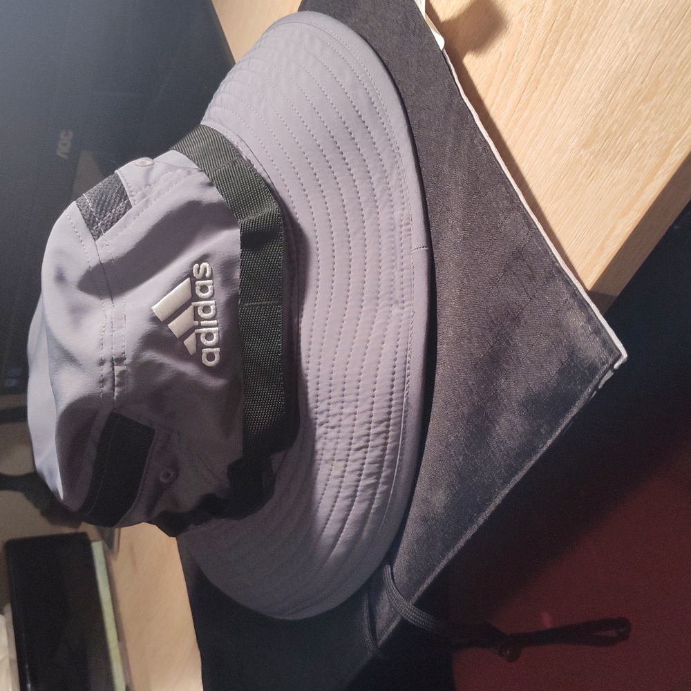 Adidas hat - Picture 4 of 5